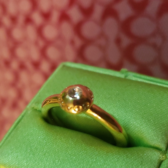 Simple sparkly Ring - Picture 4 of 6